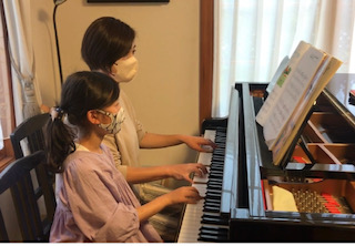 親子でピアノ演奏を楽しむコツの画像